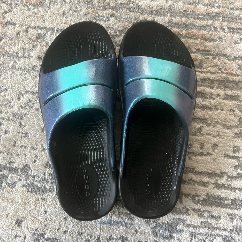 Oofos OoahhLluxe slide sandal in Atlantis